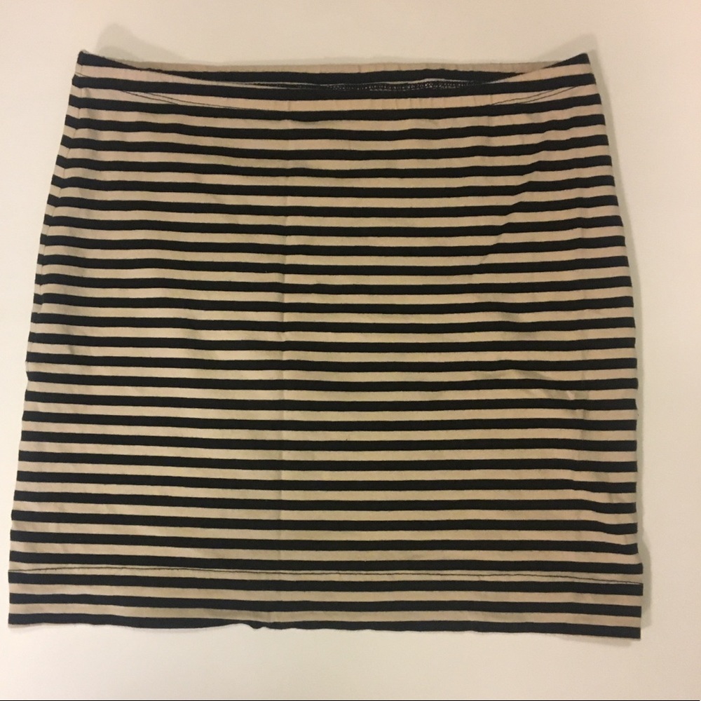H&M cream and black mini skirt-S